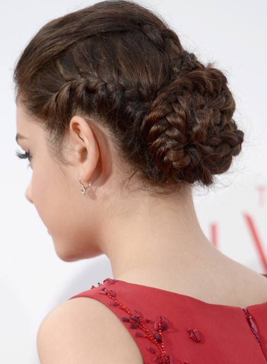 Neat-tressé-Updo-avec-Puff-et-Side-Tresses