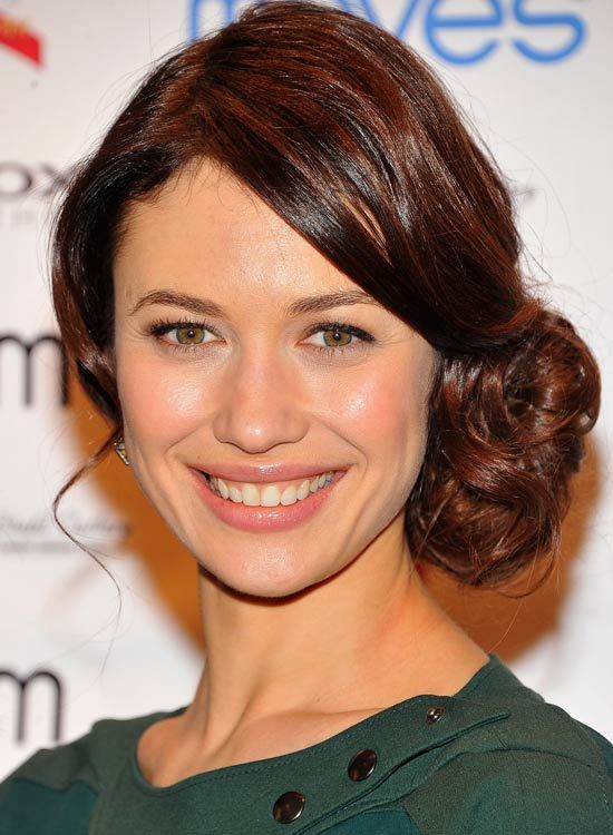 Côté balayé-Low-Bun-avec-Sale-Waves-et-Bang