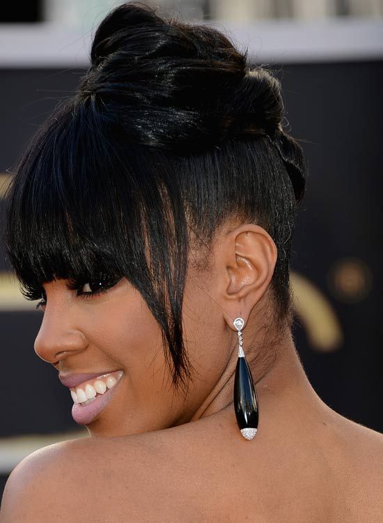 Plié-Haute-Updo-avec-Heavy-Franges-et-Bangs