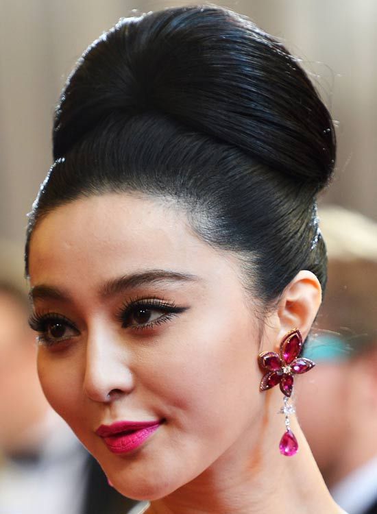 Exclusive-Grand-et-Poli-Haute-Updo