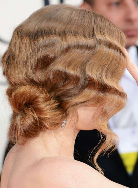 Twisted-Low-Updo-avec-texturé Waves