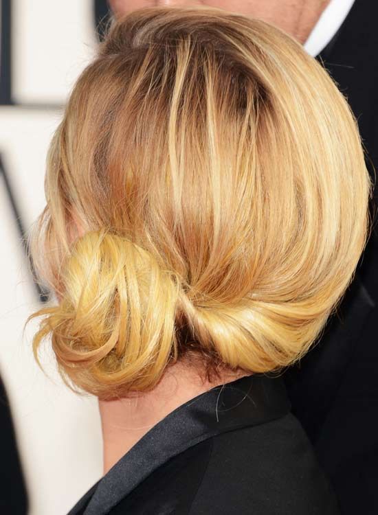 Low-Side-Bun-avec-Twisted-cheveux-à-la-Retour