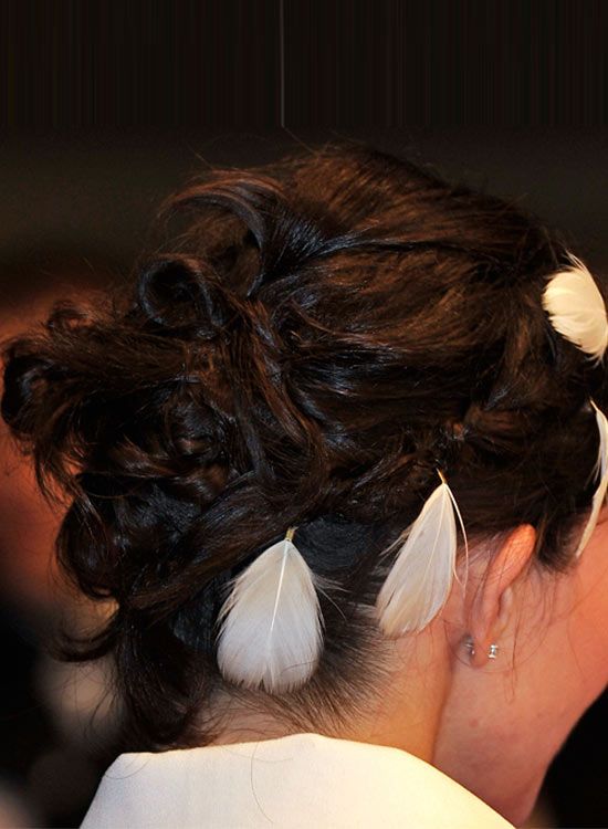 Huge-fleuri-Updo-avec-plumes-y-Clips