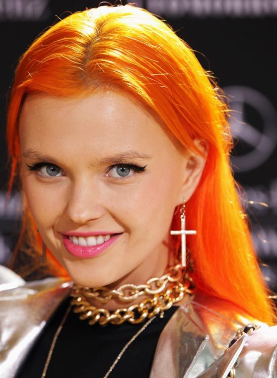 Centre-Parted-Bright; Orange-cheveux-avec-Side-Franges