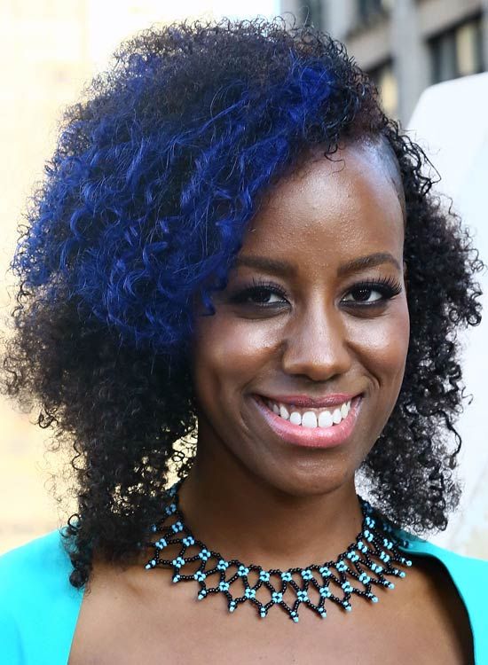 Asymétrique-Boucles-avec-un bleu profond-Faits saillants