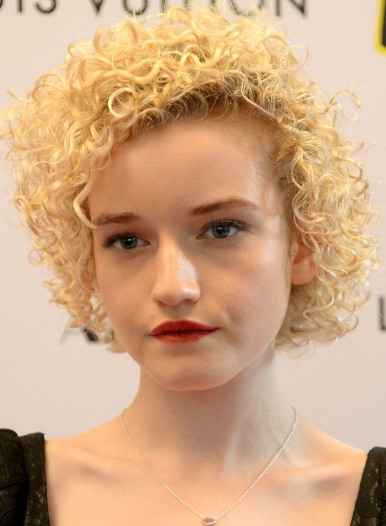 Court-Blonde-Bob-avec-Fine-crépus-Curls