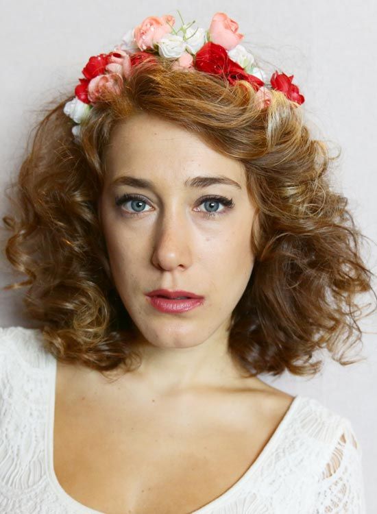 Layered-Wavy-Bob-avec-fleurs-Bandeau