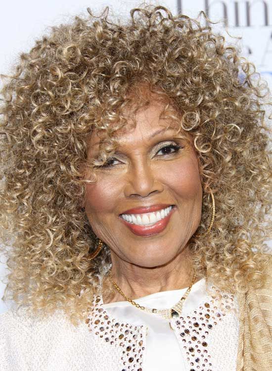 Fluffy-Layered-Bob-avec-petit-Spiral-Curls