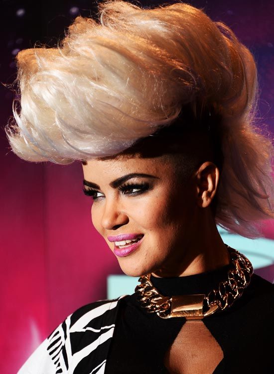 Gigantic-Mohawk-sur-crépus-Blonde-cheveux