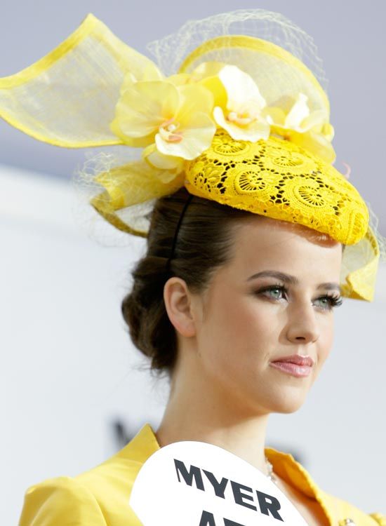 Neat-Up-do-avec-Royal-jaune-Veil