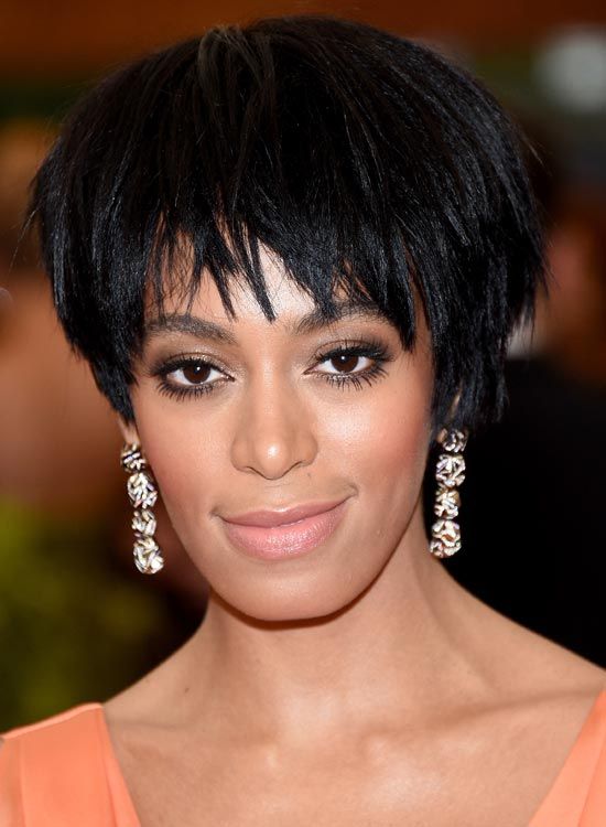 Reverse-Stacked-Bob-avec-Wispy-inégale Franges-