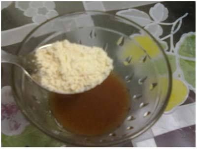 gramme de farine et de miel mélange