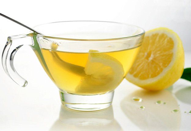6 Avantages de l'eau potable de citron chaud le matin
