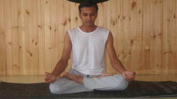 sukhasana pose de yoga