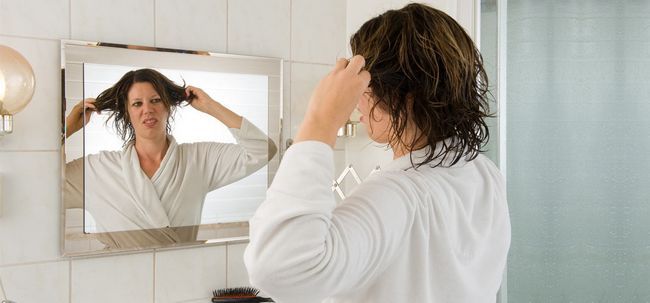 7 conseils faciles pour protéger vos cheveux de l'humidité