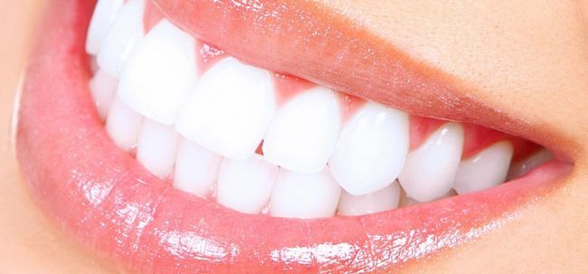 7 façons simples pour blanchir les dents