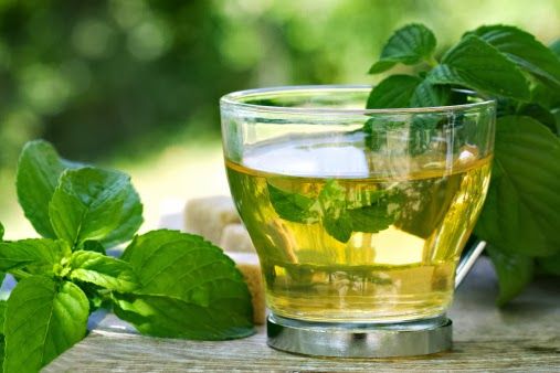 Prestations de santé et de beauté étonnantes impliqués dans thé à la menthe potable