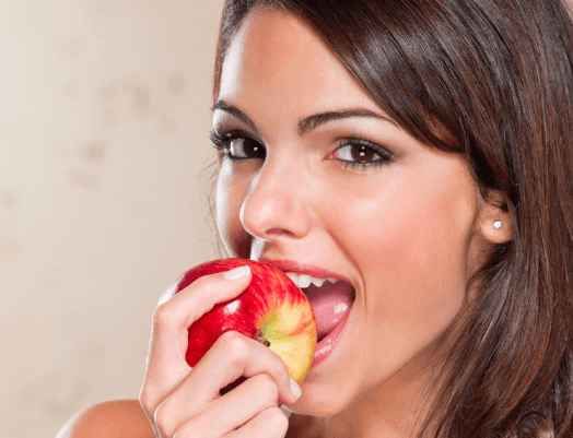 Avantages de beauté de manger des pommes pour les soins de la peau, les soins capillaires