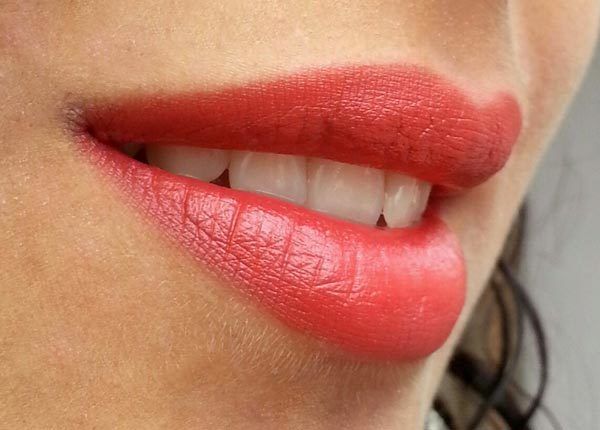 colorbar velours rouge à lèvres mat pêche écrasement