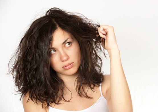 Meilleurs remèdes maison pour traiter les cheveux secs - des raisons pour les cheveux secs