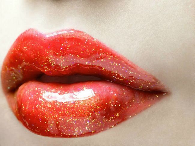 lèvres-lueur-or étincelante
