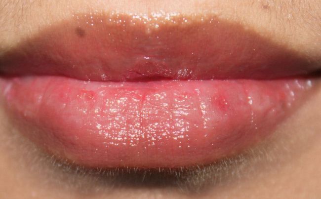 Bricolage - incroyable beauté Hack pour vos lèvres lisses