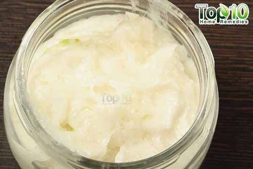 L'huile de coco maison bricolage et l'aloe vera hydratant pour la peau de gel