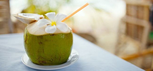 Comment l'eau de coco contribue à la perte de poids?