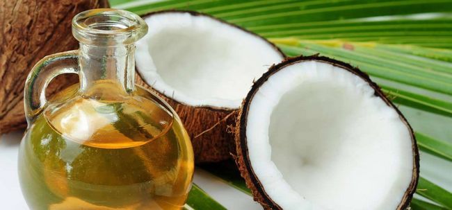 Comment fonctionne Perte huile de coco Aide empêcher les cheveux?