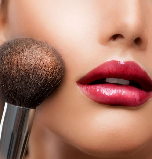 Comment faire de maquillage pour les lèvres minces?