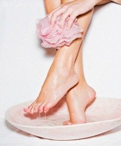enlever la peau sèche de jambes