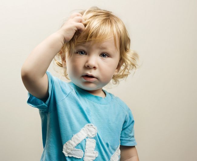 Comment arrêter virevoltant / tirer les cheveux habitude chez les enfants
