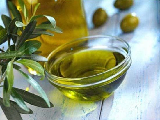 huile d'olive pour les sourcils épais