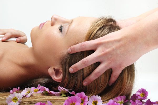 cheveux massage à l'huile
