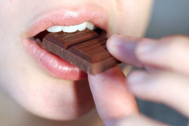 Est la consommation de chocolat une raison pour l'acné