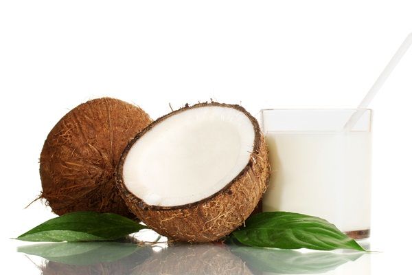 Est le lait de coco contient toutes les prestations de beauté et de santé