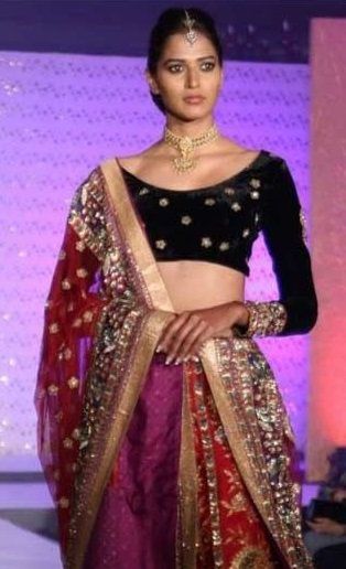 La dernière conception de blouse pour la moitié sari # 8