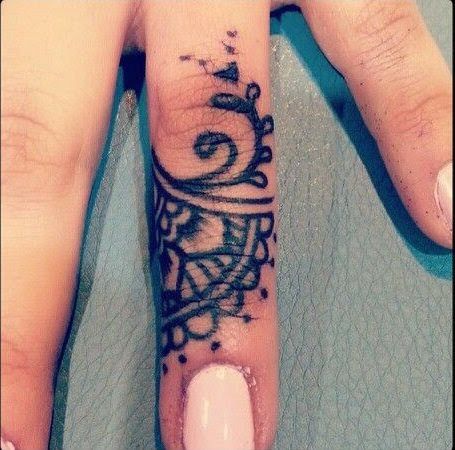 Lovable petit doigt tattoos9