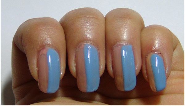 plaid bleu clair vernis à ongles