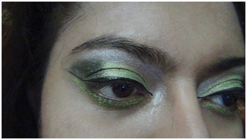 notamment le maquillage des yeux