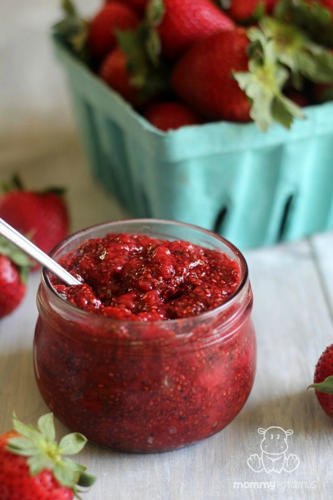 Strawberry Jam Chia Seed - si facile! Trois ingrédients et cela prend seulement environ 10 minutes de mains sur le temps de faire.