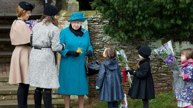 Ariana's daughter, Amelia, greeting the Queen on Christmas morning. Photo credit: Leon Neal/AFP/Getty Images. Reprinted with permission.