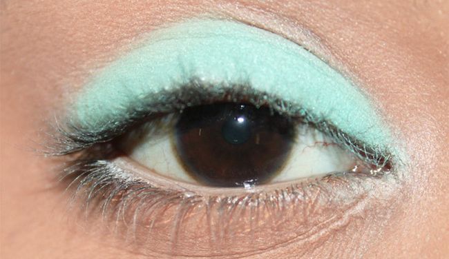 Superbe Maquillage des yeux Mint - Tutorial avec des étapes détaillées et les photos