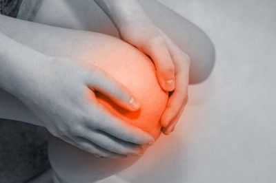 douleur au genou de l'arthrite