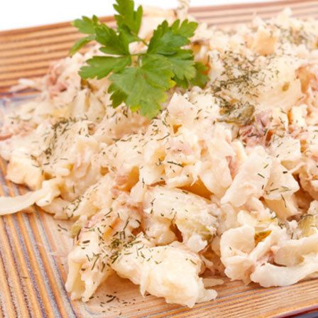 Froid macaroni et salade de thon