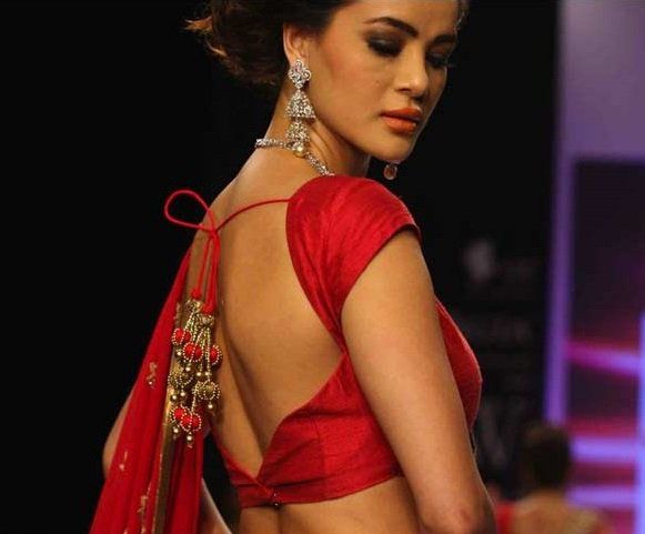 Meilleurs designs de chemisier pour saris en soie