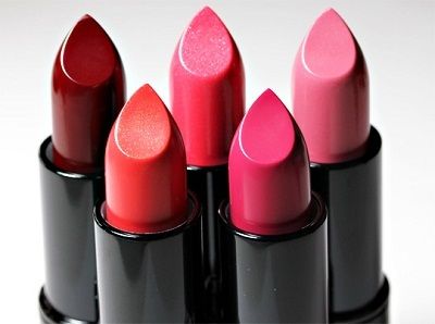 différentes couleurs de rouges à lèvres