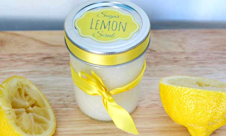 DIY: Homemade citron et le sucre Gommage pour Tan Enlèvement