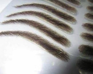 Chaussez les sourcils avant