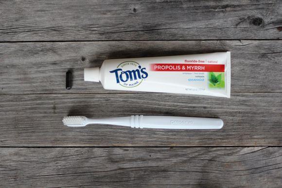Charbon actif à des fins de blanchiment des dents